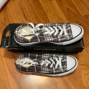 Plaid low top converse